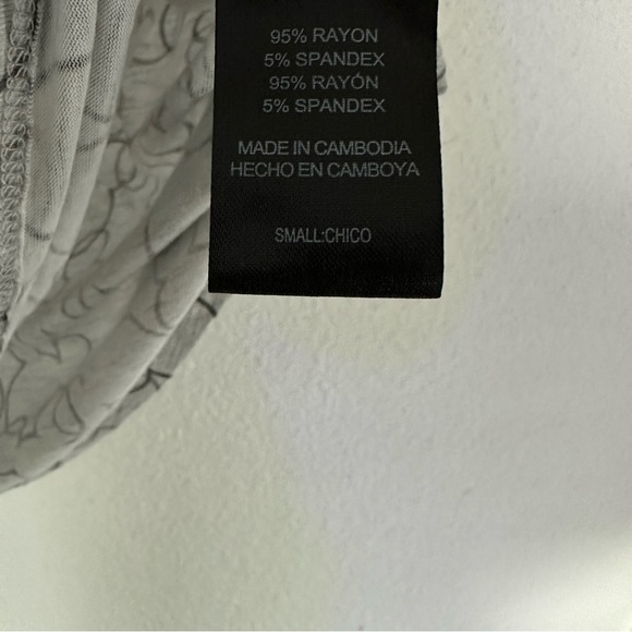 Disney Women's 2 Piece Short Sleeve Shirt & Short Pajama‎ Set Size S - Picture 6 of 6